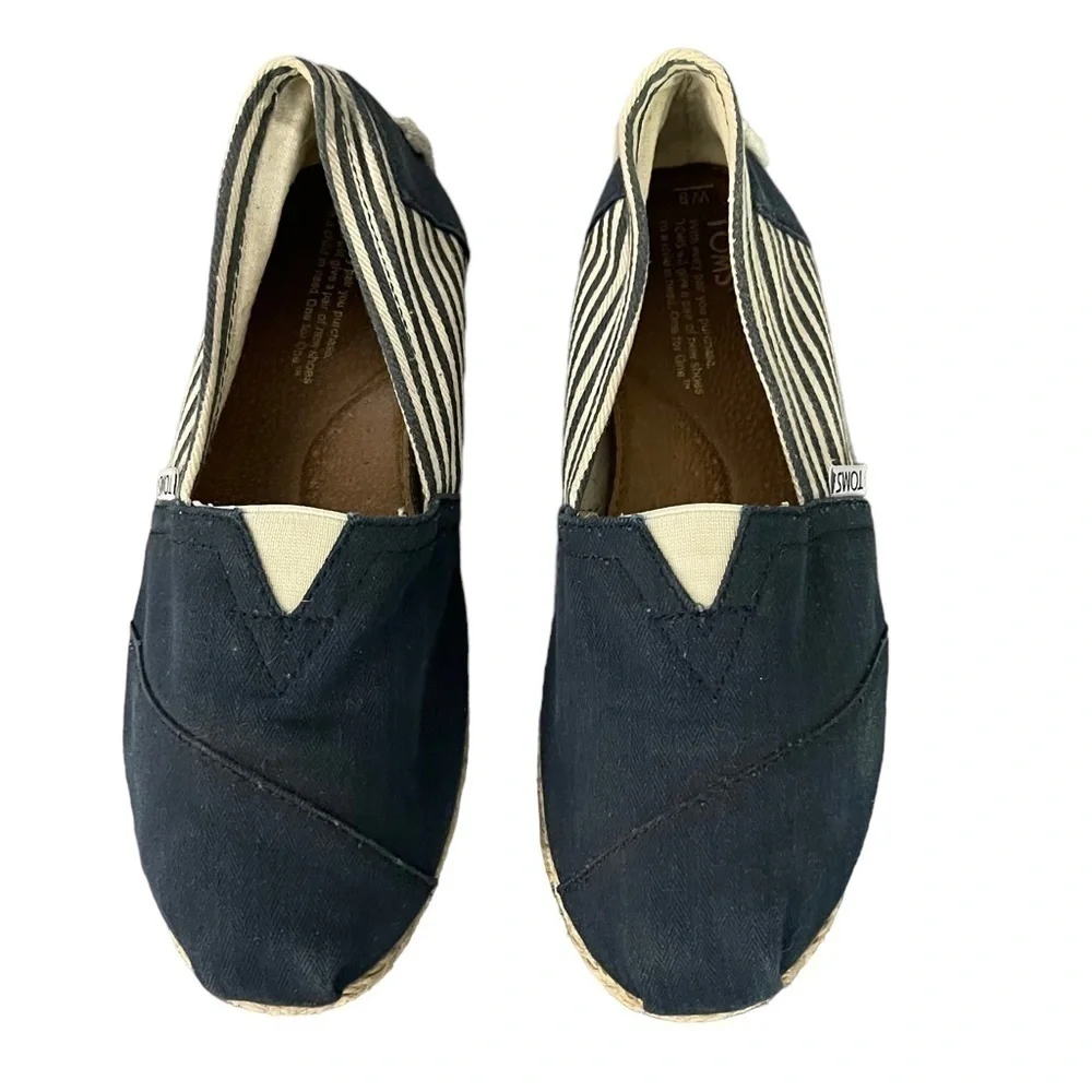 TOMS Navy University Stripe Alpargata Rope Sole Slip Ons Size 8